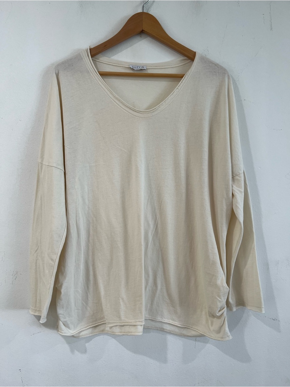 SUZY  D LONDON Relaxed V-Neck Long Sleeve Top - Cream L
